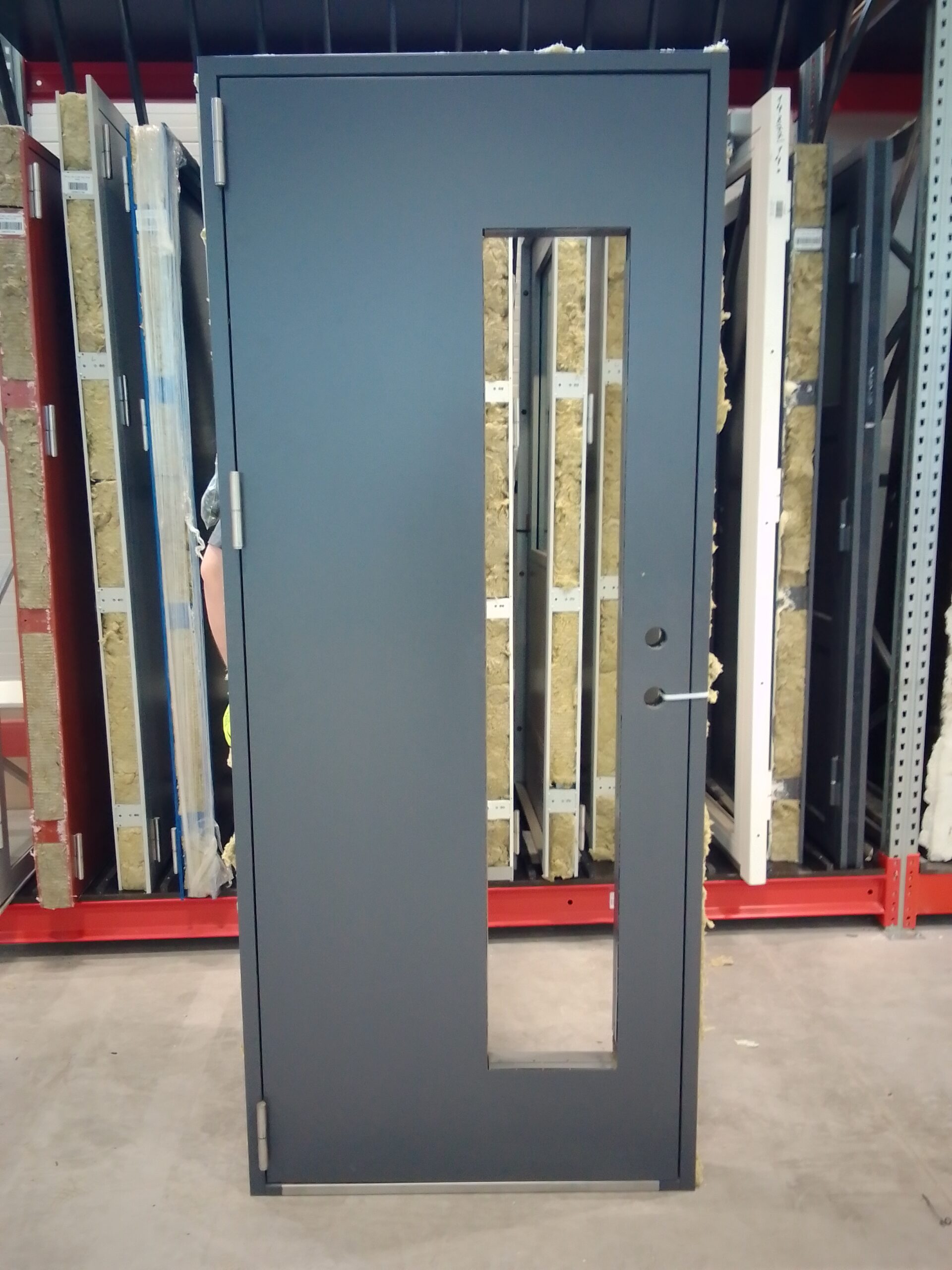 Klaasiavaga U3  silemetalluks 880x2090. RAL7024. Sobilik lahendus koju või kontorisse