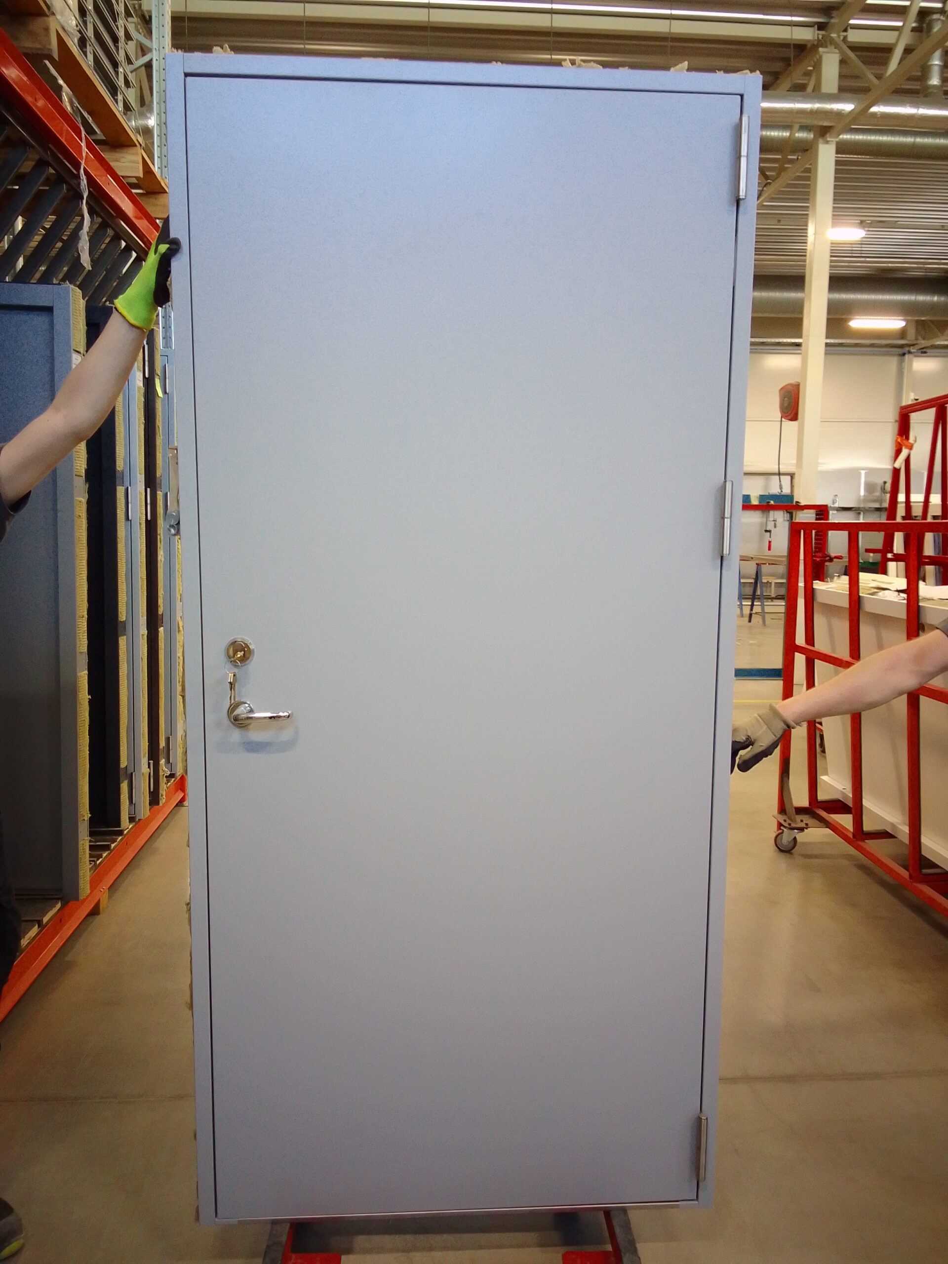 Koos lukustusega tulekindel TU7 EI60 silemetalluks 1000x2100, hea hind ja kohe kasutatav lahendus. RAL7040